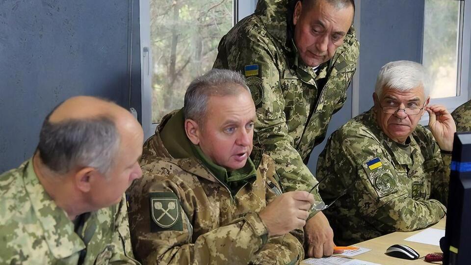 Муженко зазначив, що на ситуацію на Донбасі впливає політика