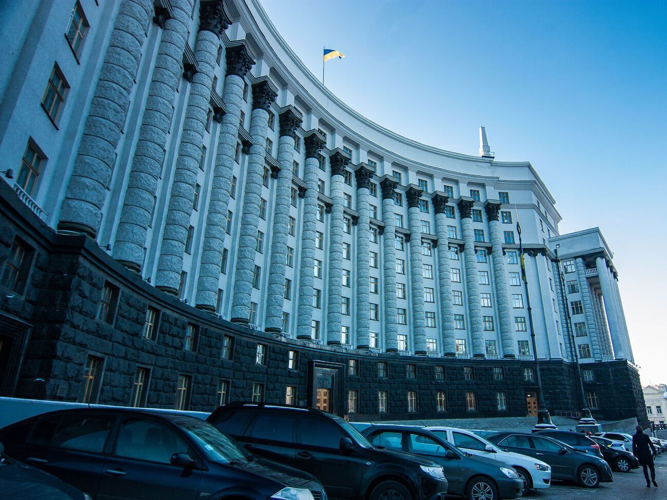 Опубліковано зарплати українських міністрів за квітень