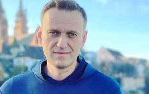 31 марта Навальный объявил голодовку, во время которой потерял 8 кг