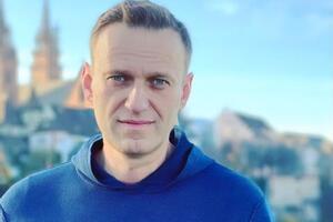 31 марта Навальный объявил голодовку, во время которой потерял 8 кг