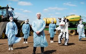 "Кавер-версию" назвали "гимном посевной"