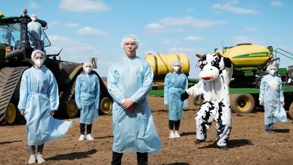 "Кавер-версию" назвали "гимном посевной"