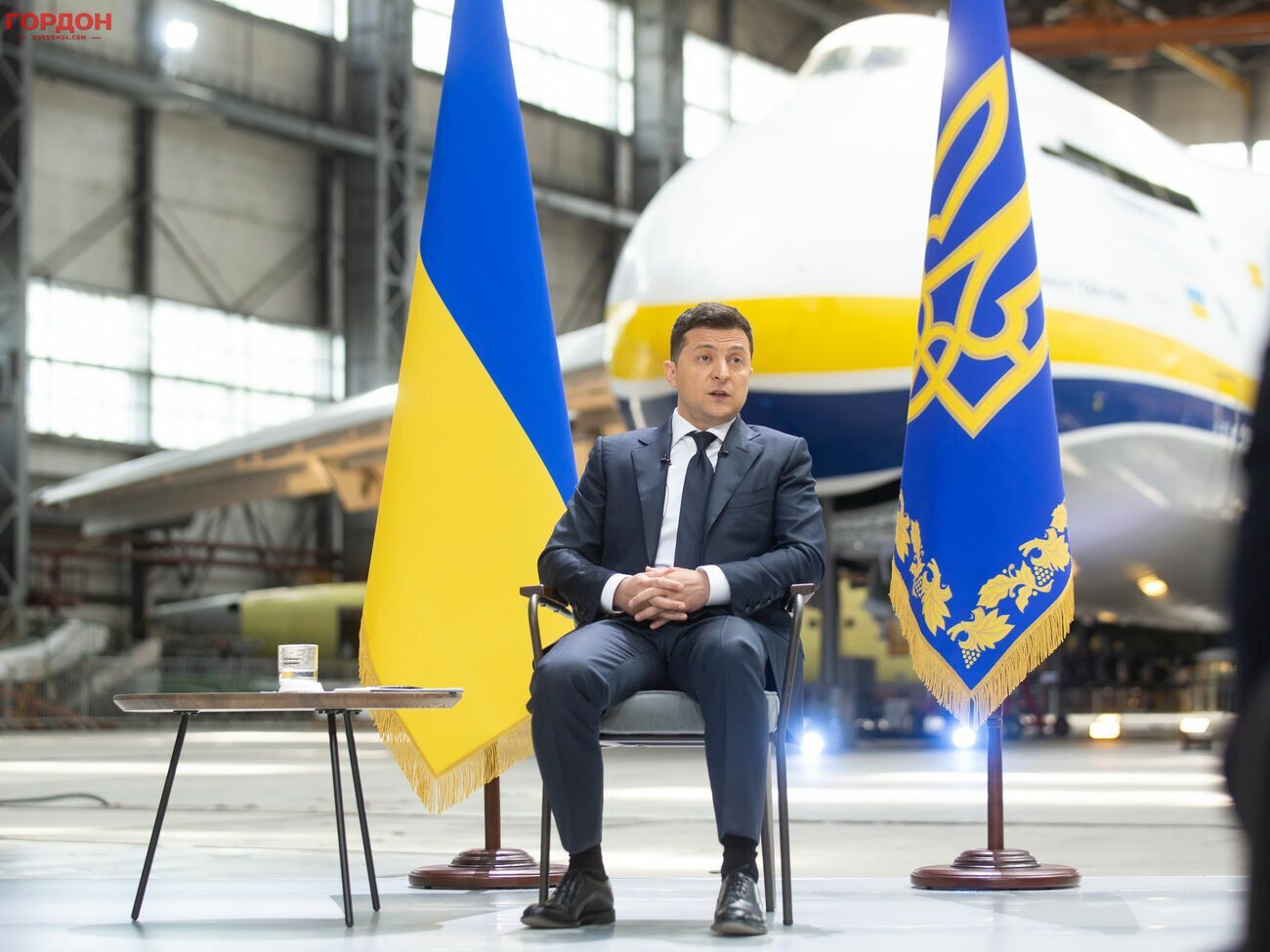 Зеленський спілкувався з журналістами на території авіазаводу