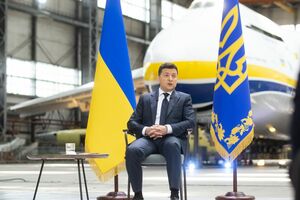 Зеленський спілкувався з журналістами на території авіазаводу