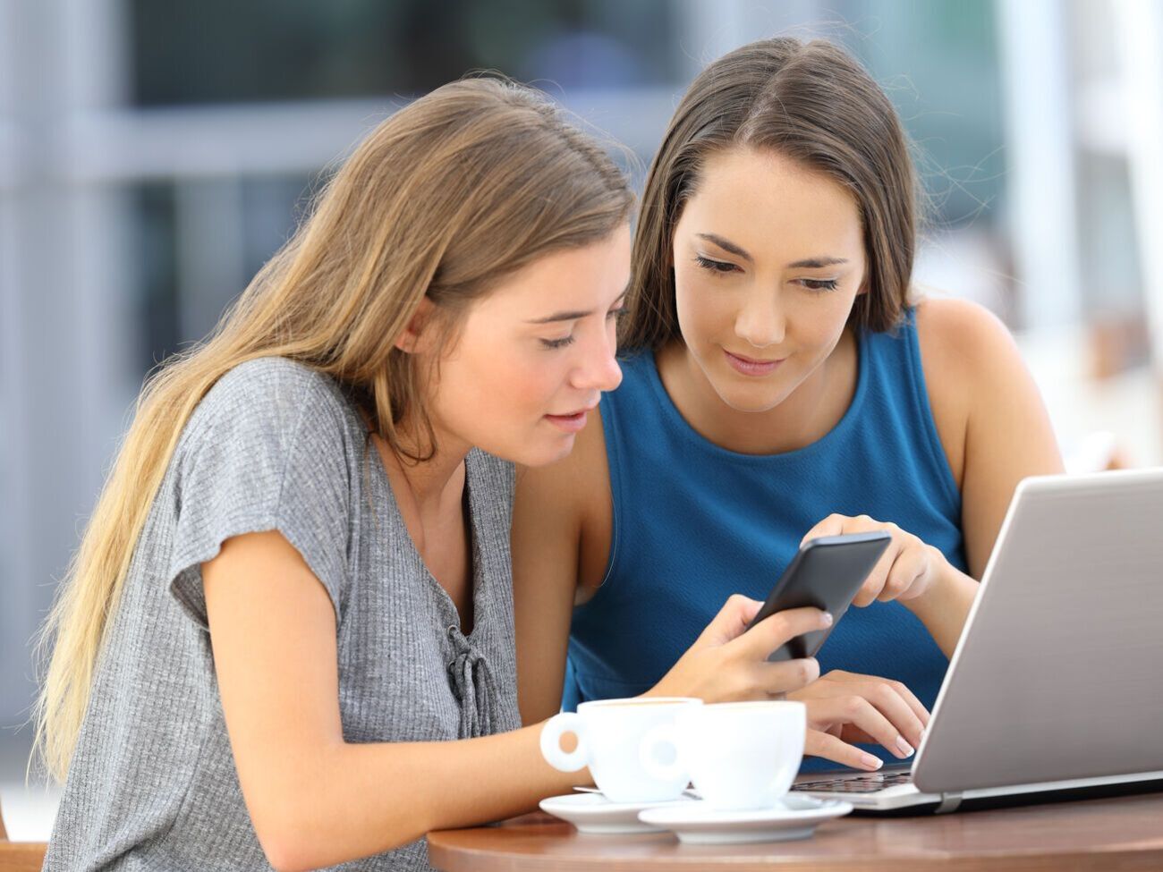 У застосунку ВШО є доступ до всіх курсів і матеріалів, опублікованих на платформі