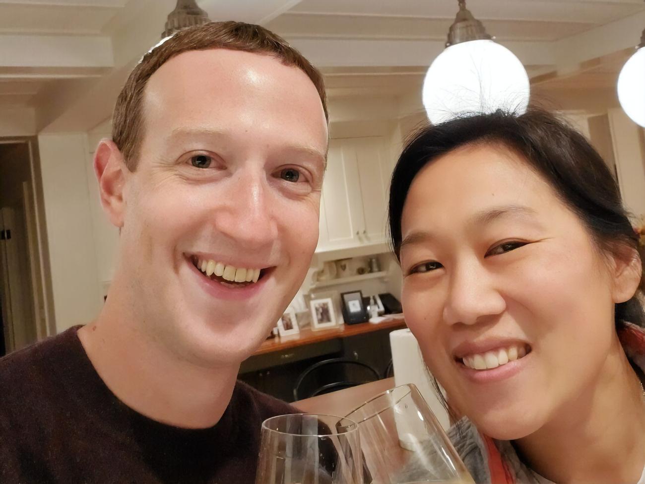 Цукерберг одружився з Чан 19 травня 2012 року