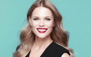 Фреймут: Как правильно есть мороженое? Прикрываться руками? Не есть публично?