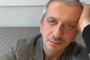 Богомолов: Утро. Кофе. Гжель