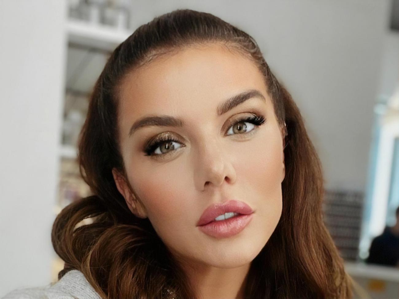 Седокова, глядя на Джоли, заговорила о своих деньгах