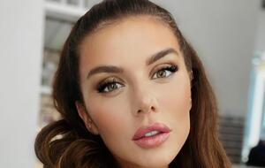 Седокова, глядя на Джоли, заговорила о своих деньгах