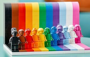 ЛГБТ-набір містить 11 фігур людей