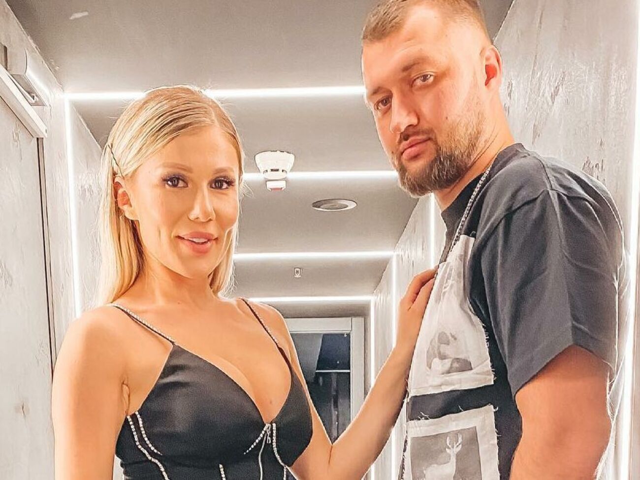 TamerlanAlena:&nbsp;Эта песня о любви, но не о красивой и безмятежной, а о реальной