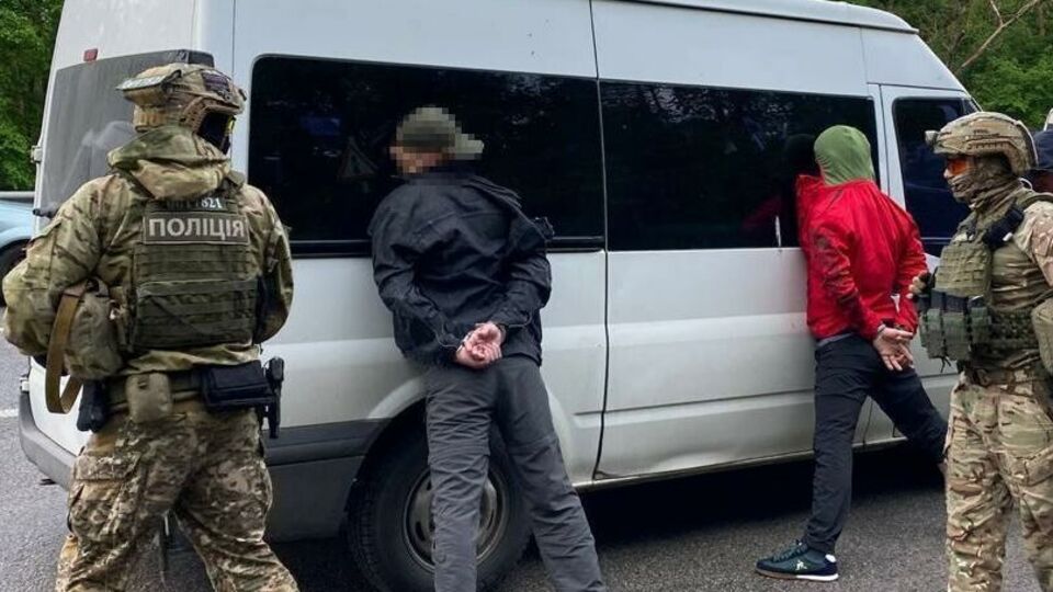 Поліція затримала трьох учасників угруповання, їх підозрюють у нападах у кількох областях України