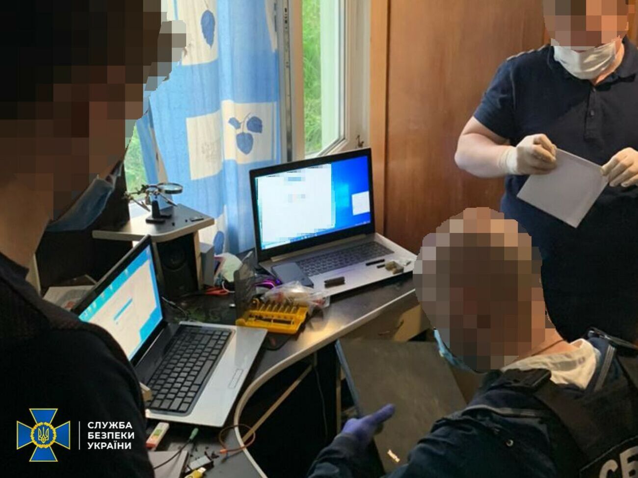 СБУ провела обшуки у фігурантів