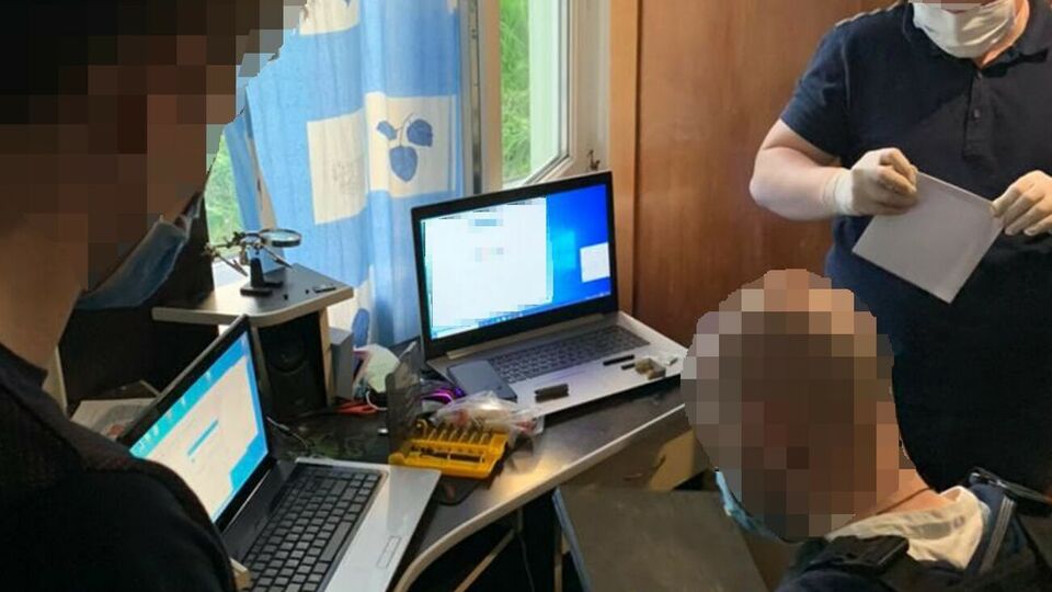 СБУ провела обшуки у фігурантів