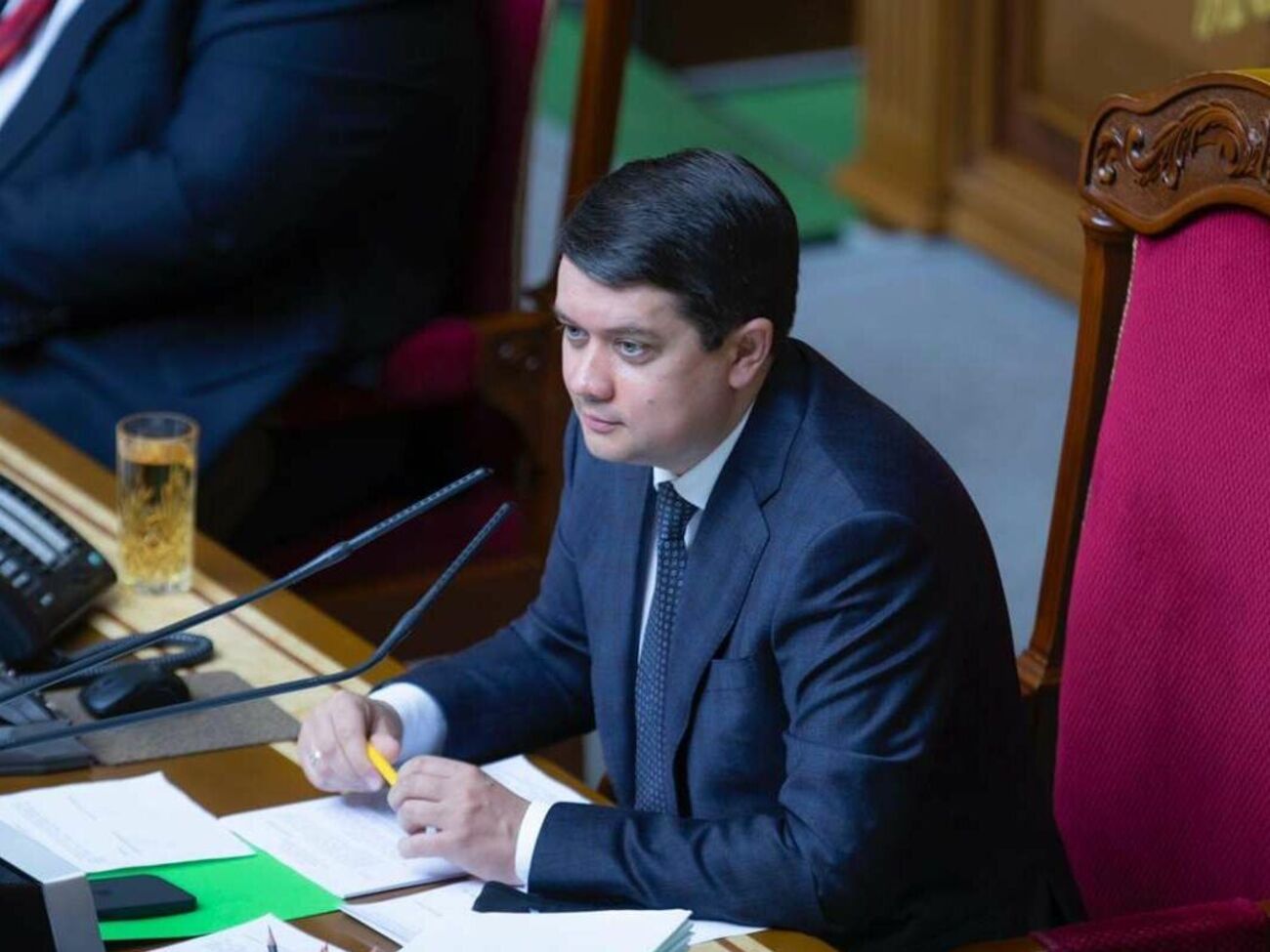 Разумков хочет вакцинироваться от COVID-19 за свой счет, чтобы "не нагружать государственный бюджет"