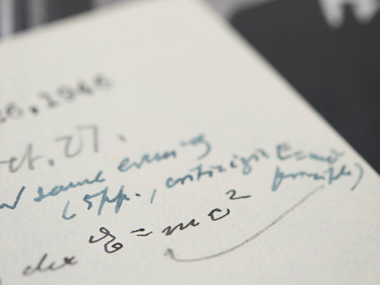 В мире известны четыре копии формулы эквивалентности массы и энергии, написанные рукой Эйнштейна