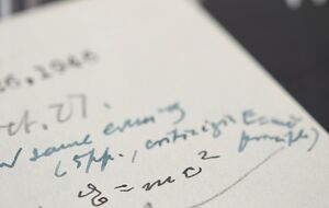 В мире известны четыре копии формулы эквивалентности массы и энергии, написанные рукой Эйнштейна