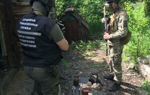 Схрон обнаружили в 17 км от линии разграничения на Донбассе