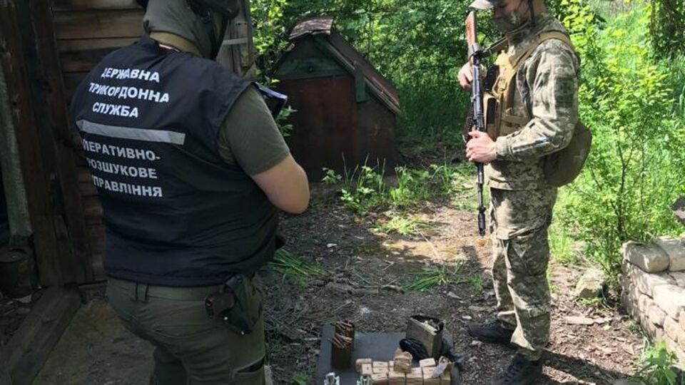 Схрон виявили за 17 км від лінії розмежування на Донбасі