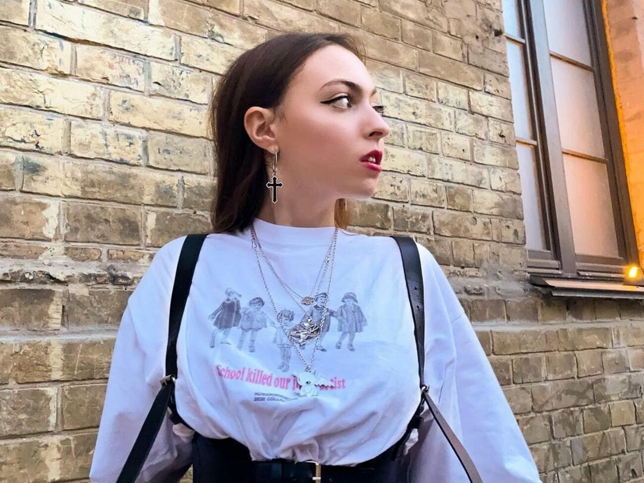 Під час пісні дочка Полякової підігравала собі на укулеле