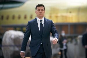 Опрос "Рейтинга" показал, что Зеленскому не доверяет более половины украинцев