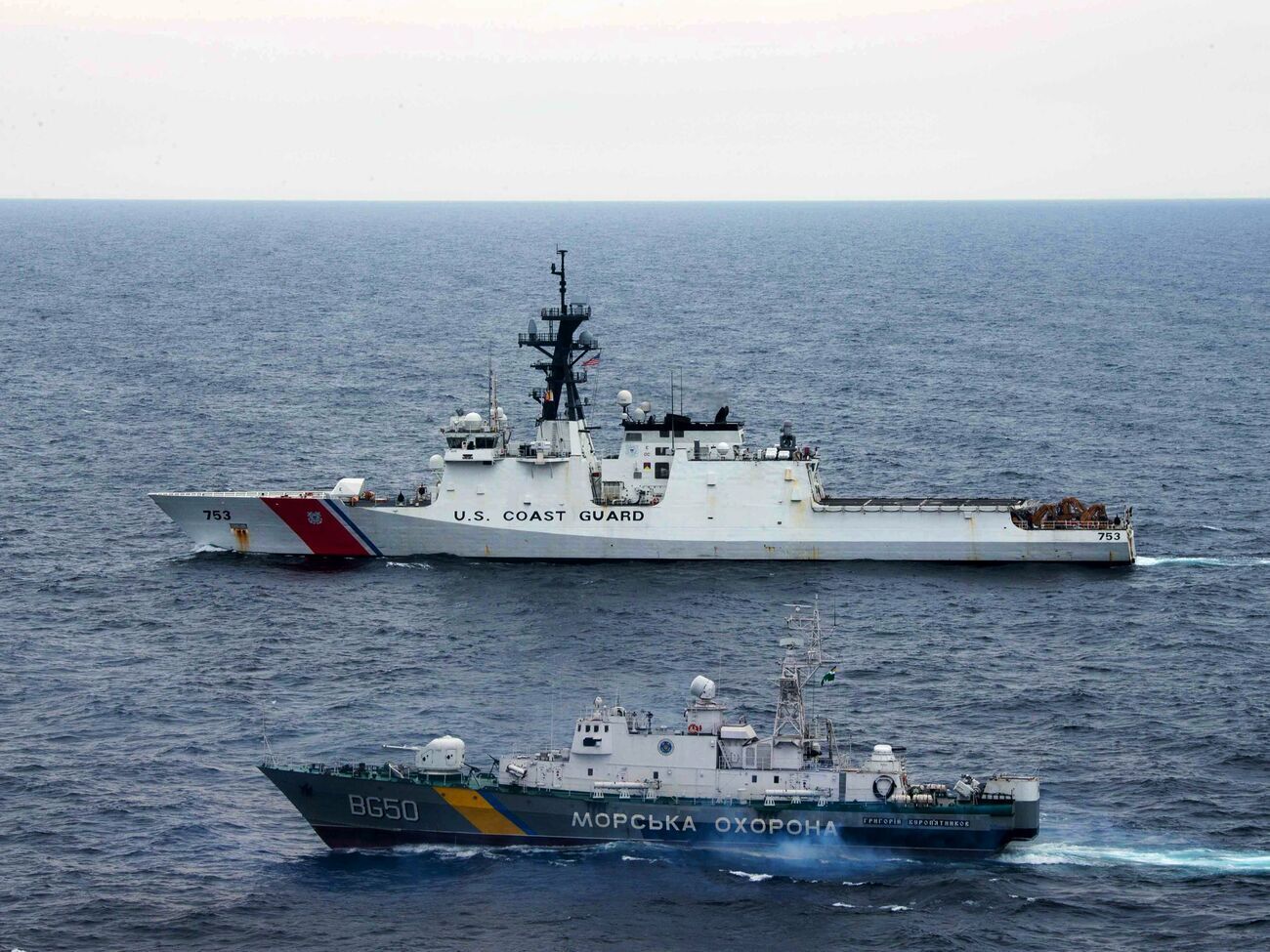 Российские корабли мешали учениям украинских и американских кораблей