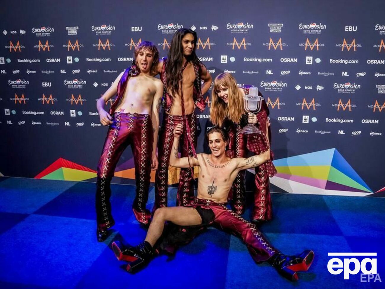 Итальянцы продолжили праздновать победу с порванными штанами