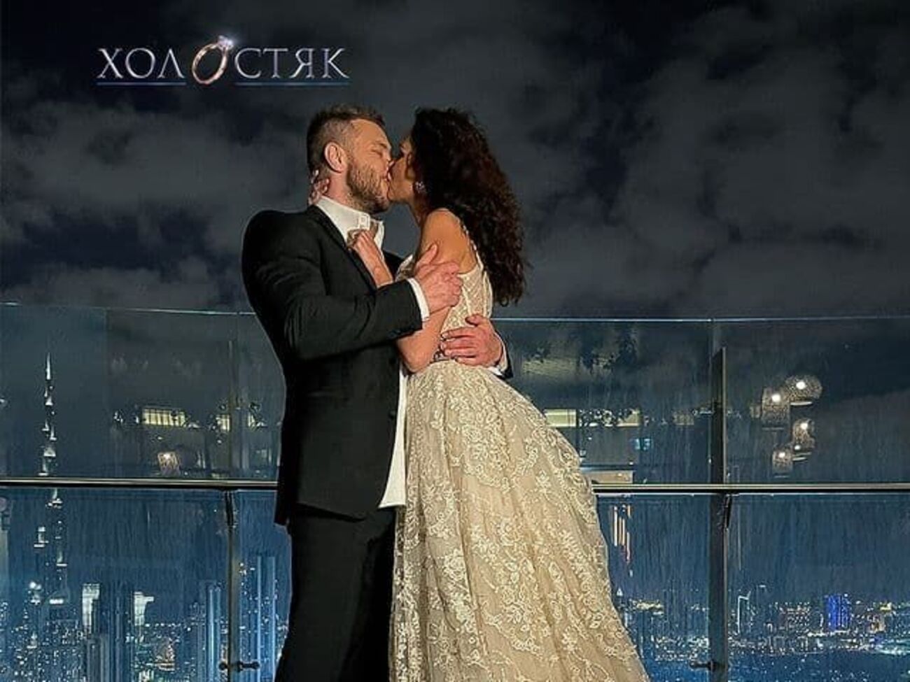 Заливако надел кольцо на палец Анны Богдан