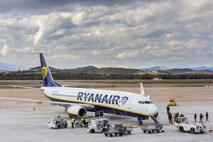 Користувачі соцмереж засудили рішення пілота Ryanair посадити літак у Мінську