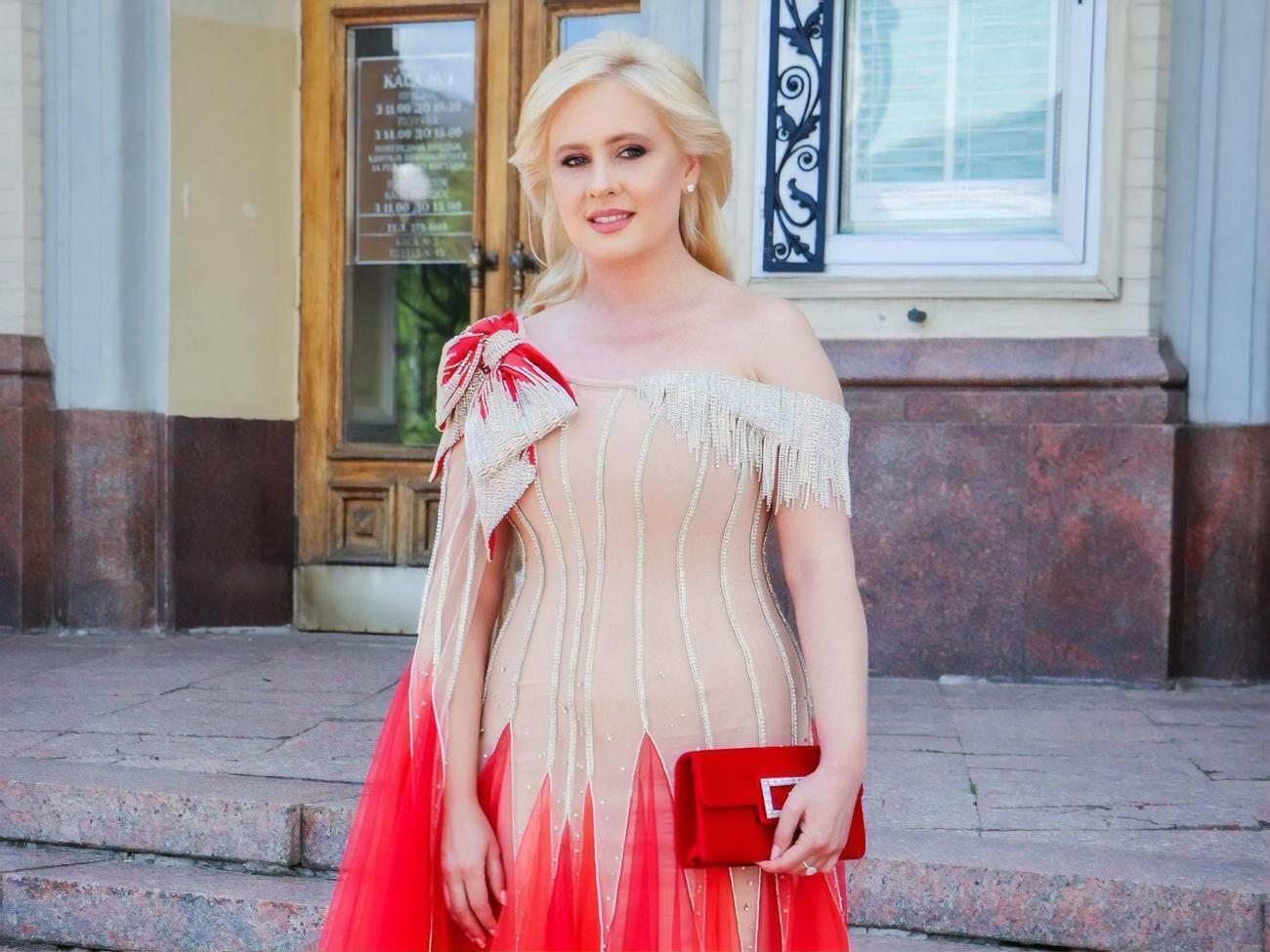 Інна Костиря одягла сукню від бренда Frolov