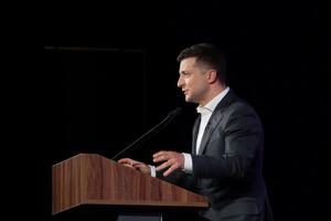 Зеленський підписав закон про передання землі громадам