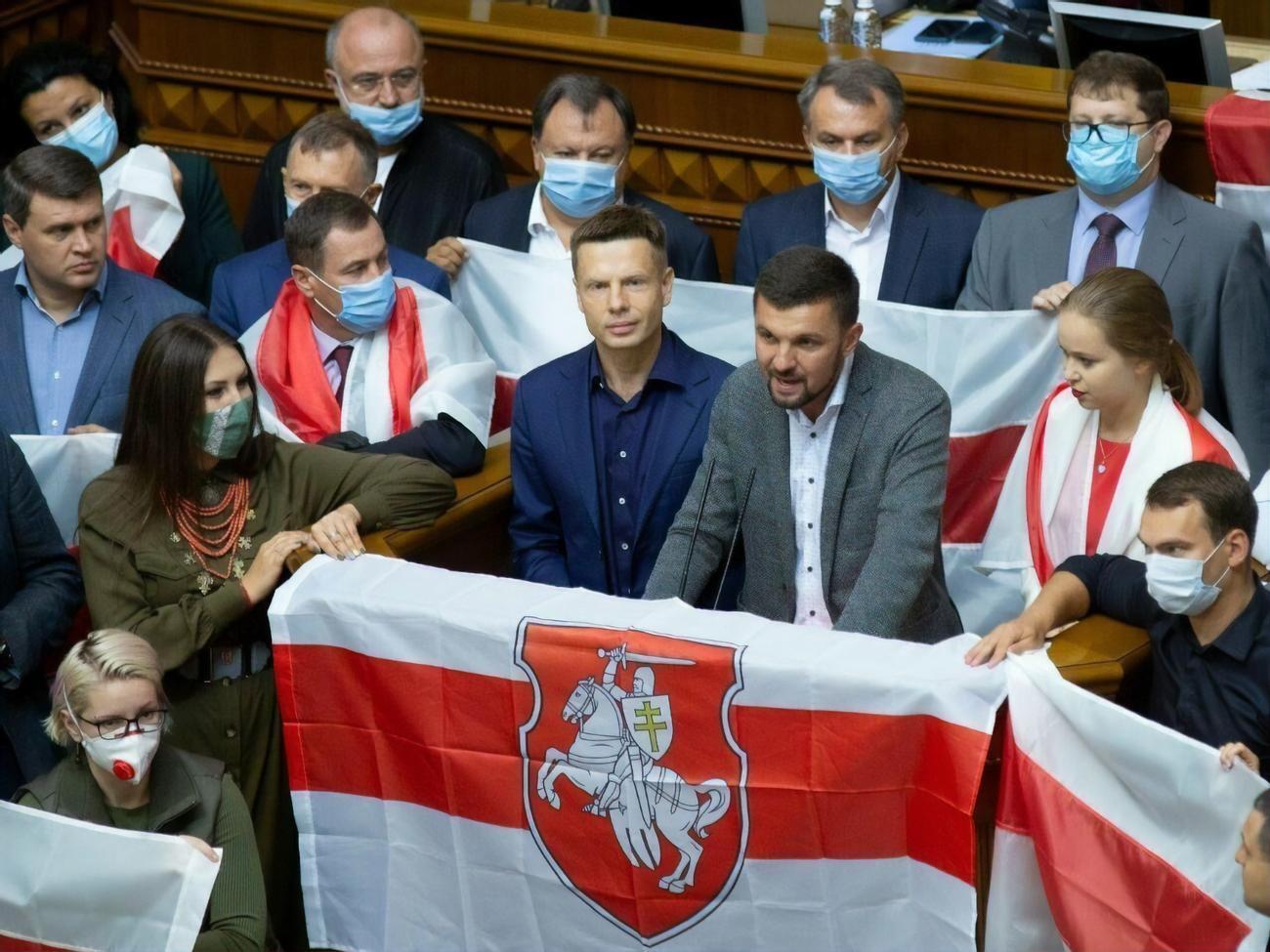 Депутаты МФО "За демократическую Беларусь" призвали на официальном уровне назвать Лукашенко "самопровозглашенным президентом Беларуси"
