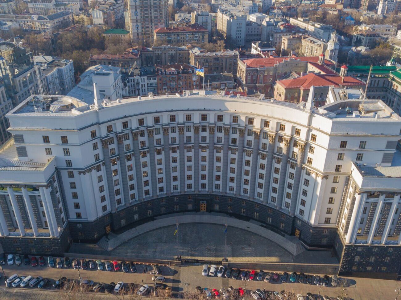 Возможность закрытия полетов над Беларусью члены украинского правительства намерены обсудить на сегодняшнем совещании