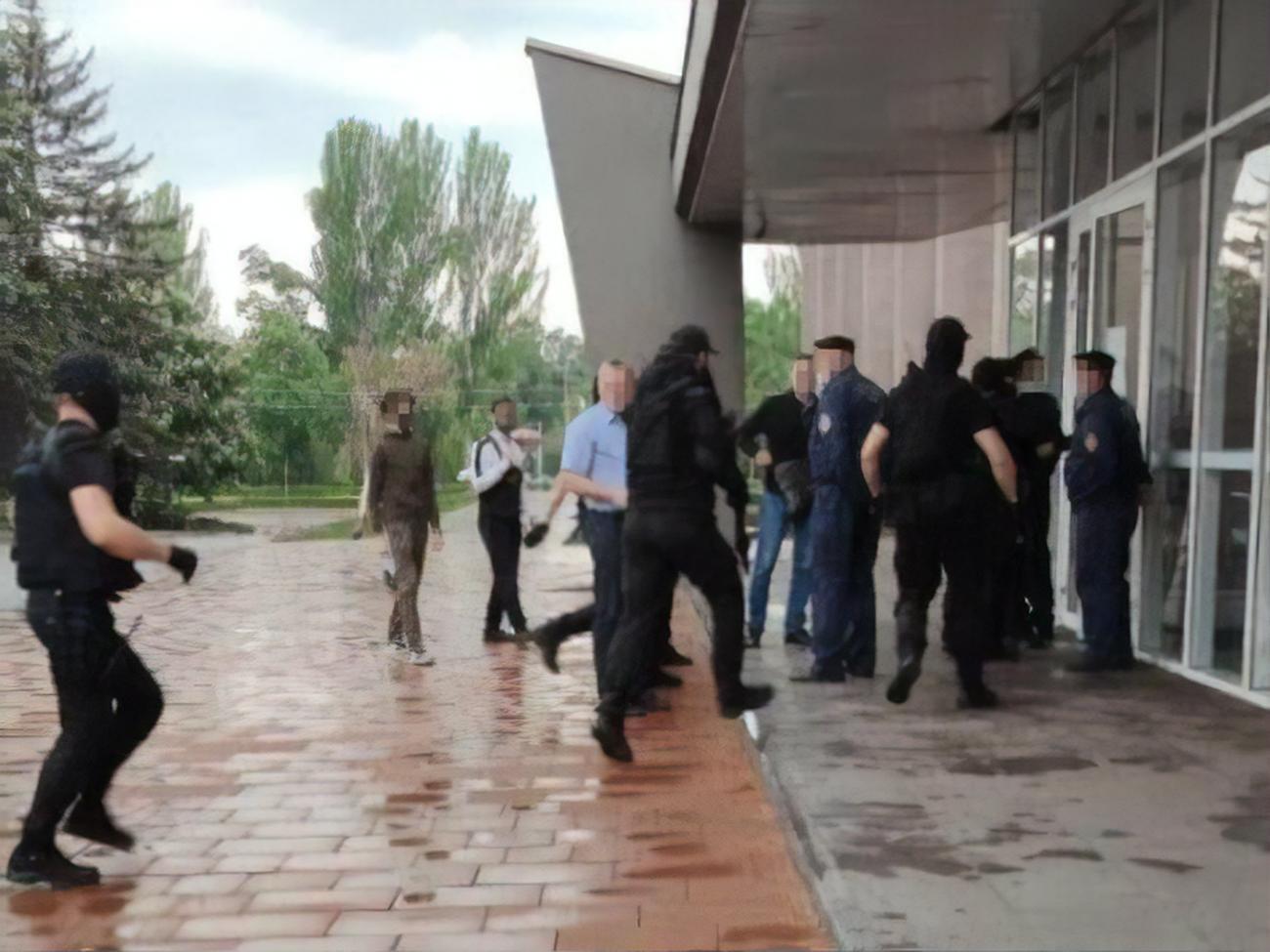 Співробітники ДФС прийшли з обшуками до міськради
