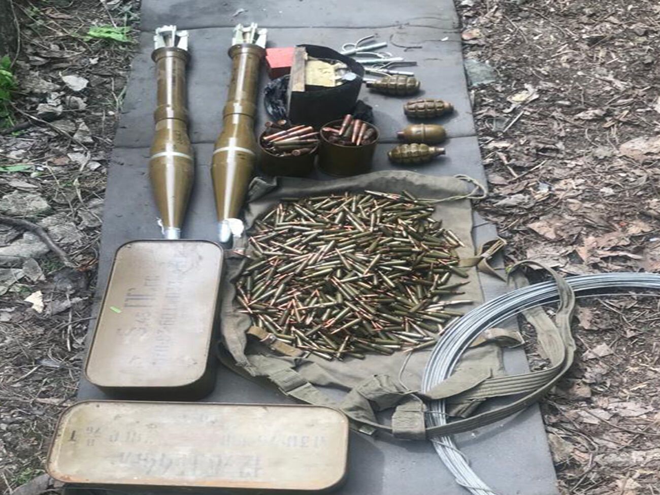За даними СБУ, арсенал зберігали у занедбаному будинку