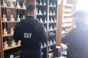 Під час обшуку правоохоронці вилучили комп'ютерну техніку і телекомунікаційне обладнання