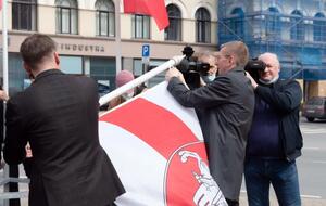 Флаг сменили министр иностранных дел Латвии Эдгарс Ринкевичс и председатель Рижской думы Мартиньш Стакис