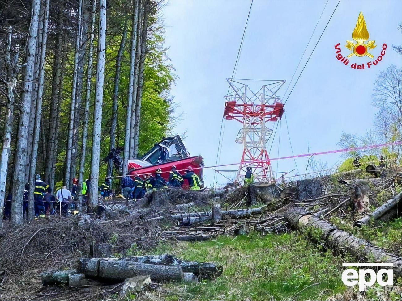 Кабина фуникулера упала в 300 метрах от вершины горы Моттароне