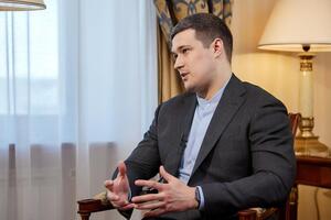 Федоров напомнил, что с 23 августа в Украине заработает законопроект, приравнивающий электронные паспорта к бумажным