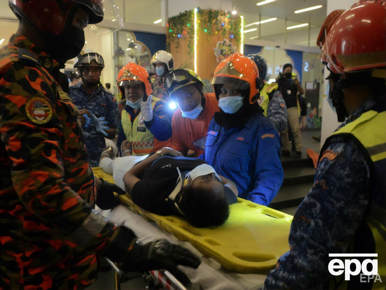 Більше ніж 200 людей постраждали внаслідок зіткнення поїздів у Малайзії