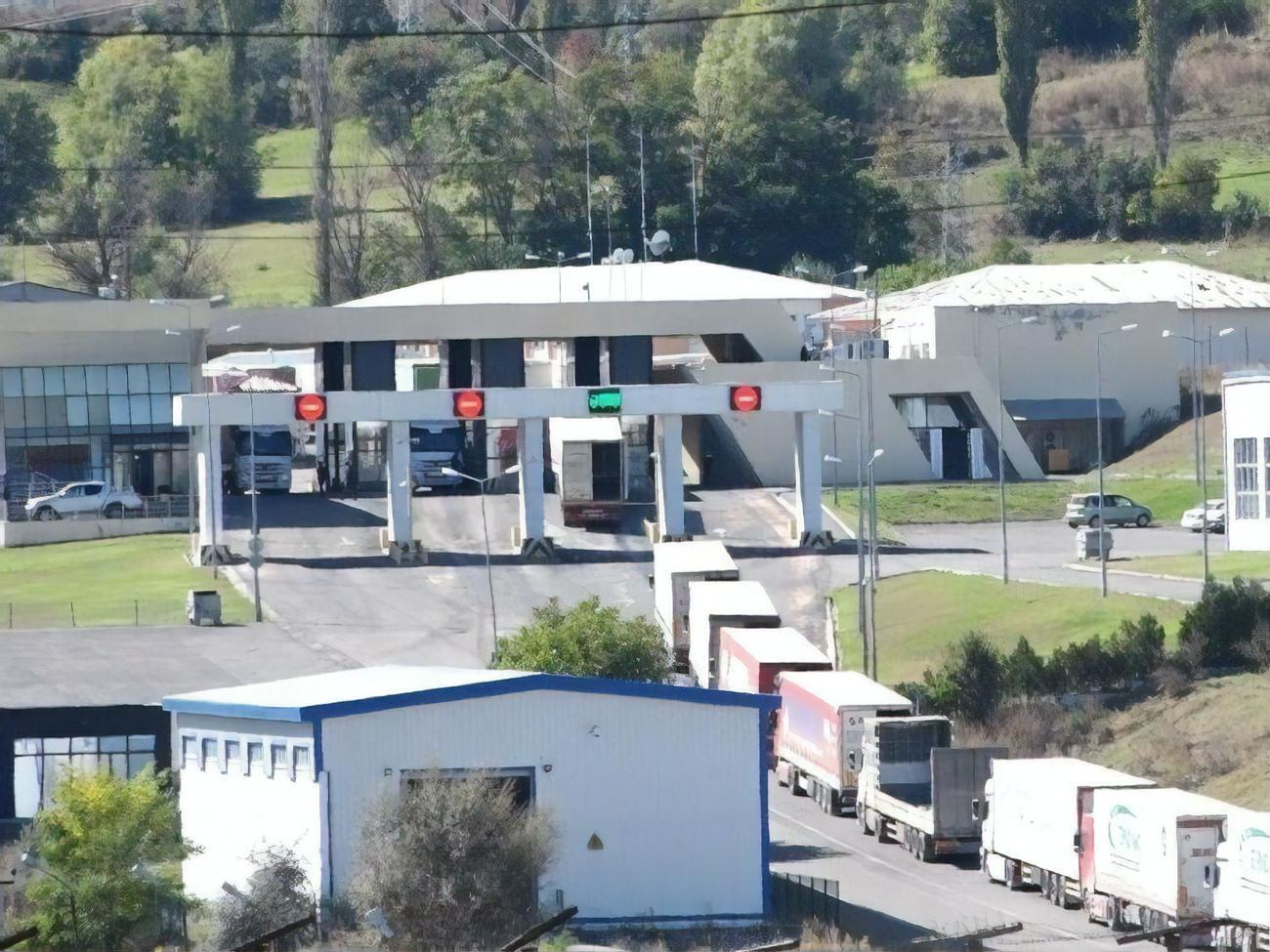 Грузия закрыла сухопутные и воздушные границы в марте прошлого года