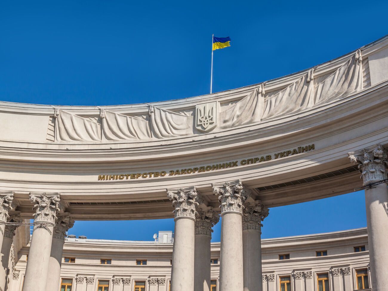 Прекращение авиасообщения с Беларусью стало вынужденным, но крайне необходимым шагом, отметили в МИД Украины