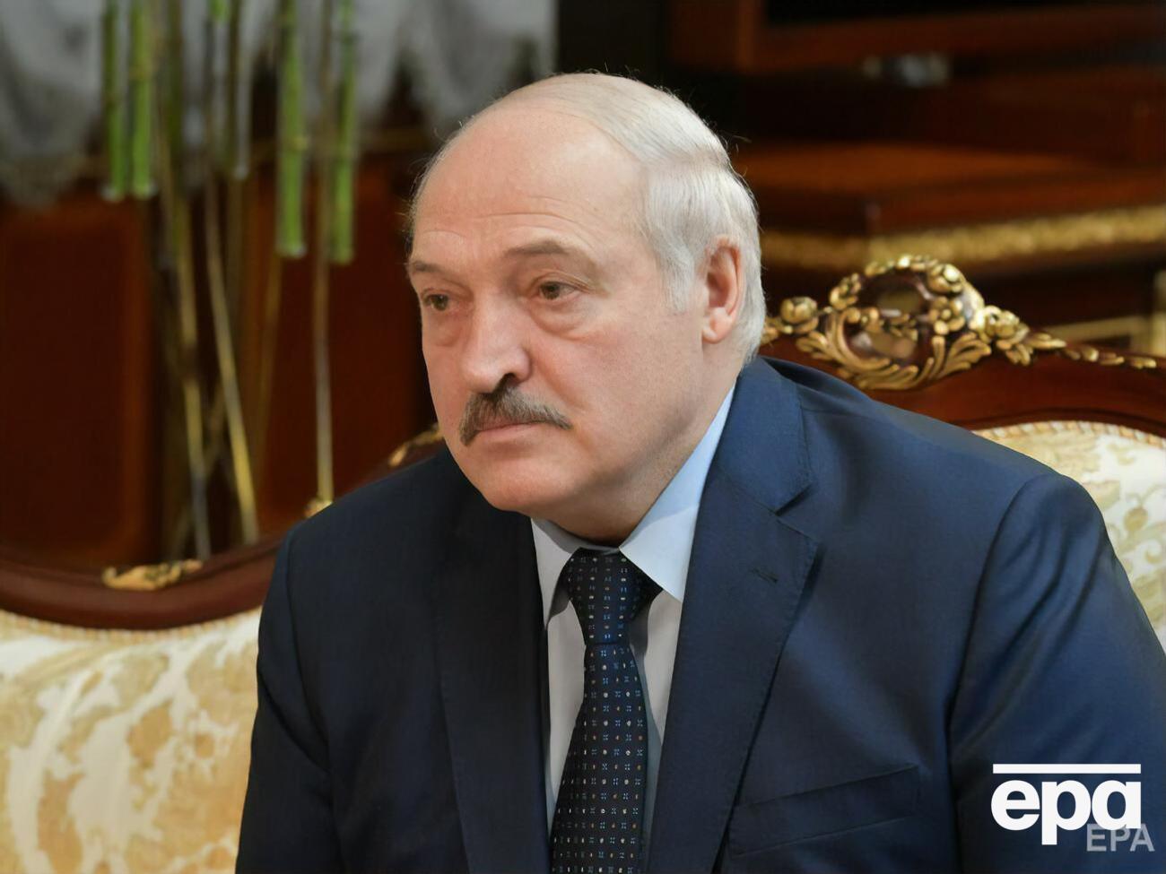 Лукашенко бореться за виживання свого радянського режиму, зазначило Bloomberg