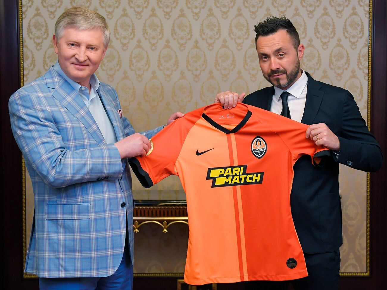 Де Дзерби (справа на фото) &ndash; 34-й главный тренер в истории "Шахтера"