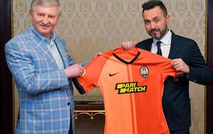 Де Дзерби (справа на фото) – 34-й главный тренер в истории "Шахтера"