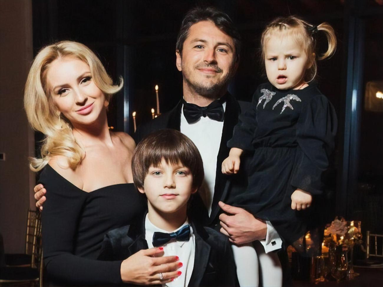 Сергей и Катерина Притулы поженились в 2015 году. Соломия &ndash; общая дочь супругов, а Дмитрий &ndash; сын шоумена от первого брака