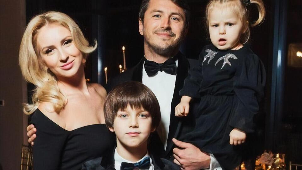 Сергей и Катерина Притулы поженились в 2015 году. Соломия – общая дочь супругов, а Дмитрий – сын шоумена от первого брака