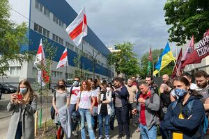 Під час засідання під офісом НКРЕКП відбувався пікет за повну заборону імпорту електроенергії з Білорусі та РФ