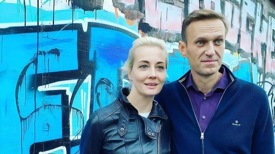 Навальный посоветовался с женой Юлией о форме усов